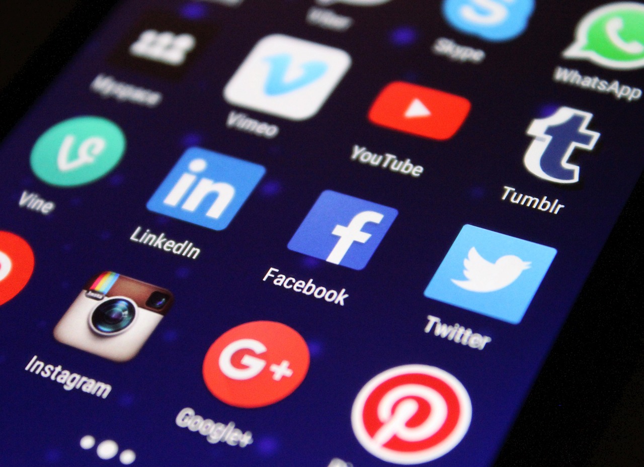 SocialOomph Affiliate Program Review 2025: Maximizing Recurring Commissions in Social Media SaaS